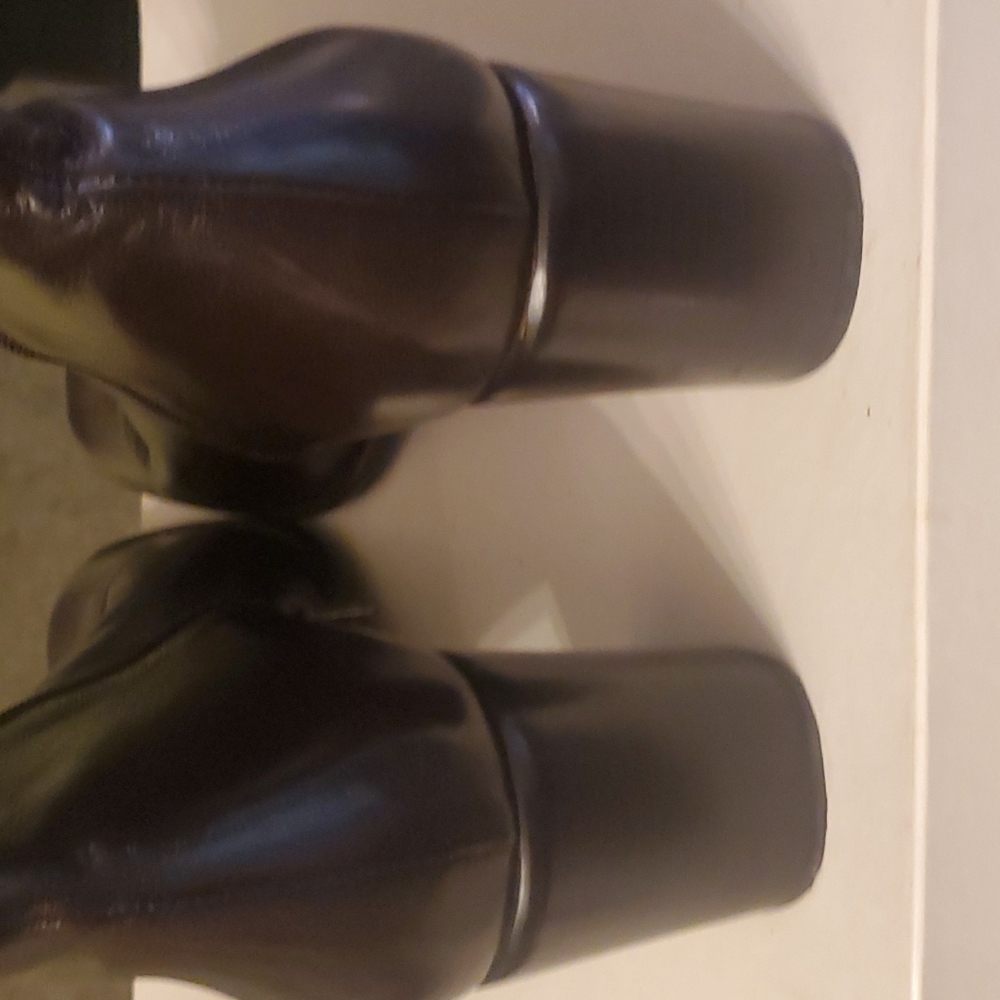 Shoe - Picture 10 of 10